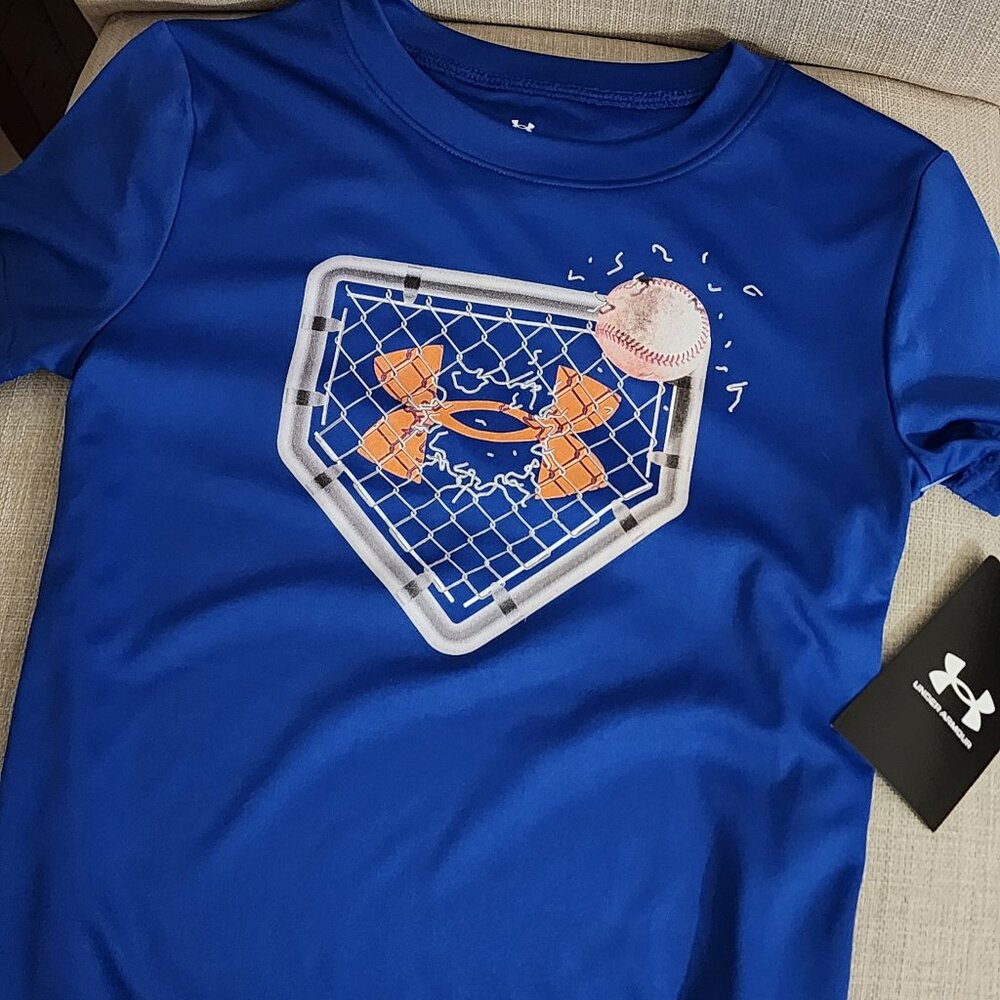 Boys under Armour baseball shirt size 4 NWT